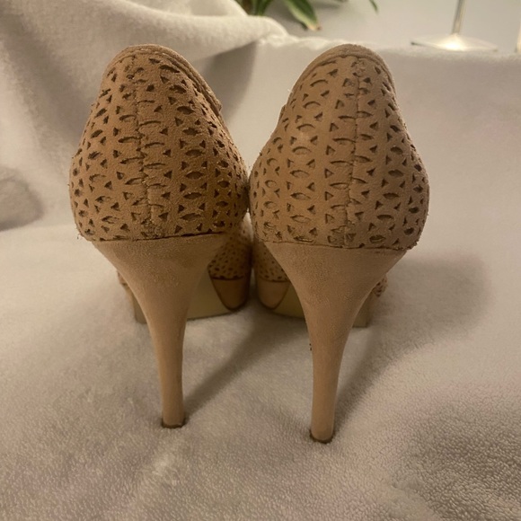 Size 8 heels. Beige. Attitude. - Picture 3 of 6